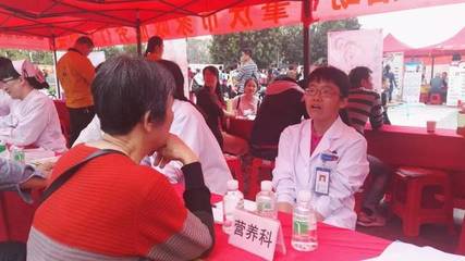 市一院開(kāi)展“天天學(xué)雷鋒，志愿不停步”系列活動(dòng)，營(yíng)養(yǎng)健康咨詢便民惠民暖人心